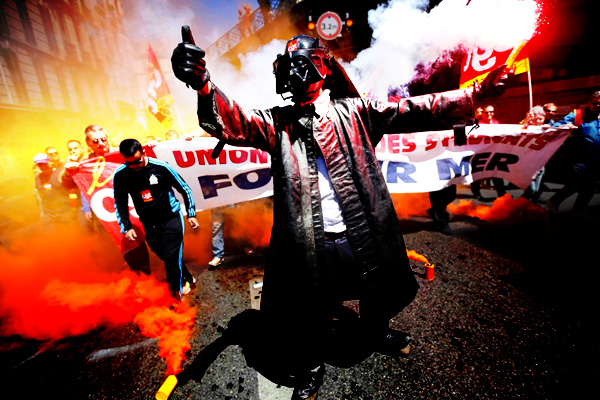 Terör saldırıları ve grevlerin gölgesinde EURO 2016