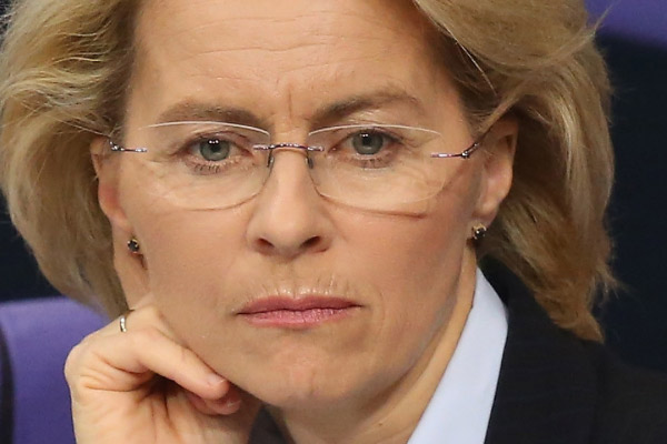 Alman Savunma Bakanı Türkiye'yi eleştirdi