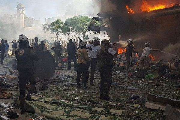 Rus uçakları İdlip'te katliam yaptı: Onlarca ölü var