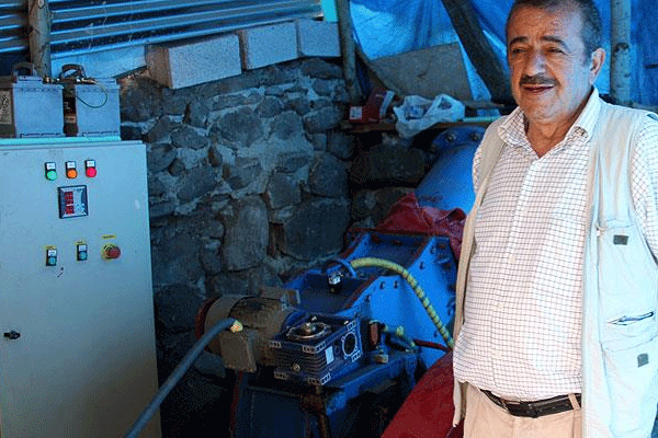 Elektriğini kendi üretiyor