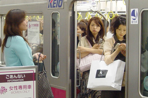 Melih Gökçek'ten 'kadınlara ayrı vagon' anketi