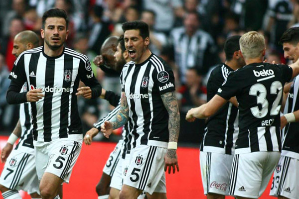 Beşiktaş yeni sezon formalarını tanıttı