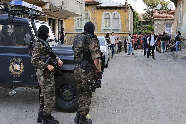 Van'da çatışma: 1'i sağ 4 PKK'lı ele geçirildi