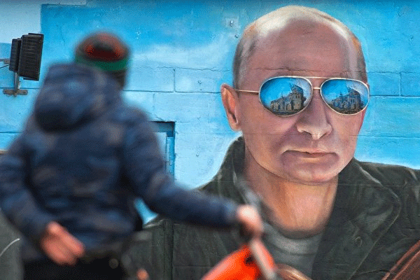 Sanatçılar Kırım'da Putin'i çiziyor