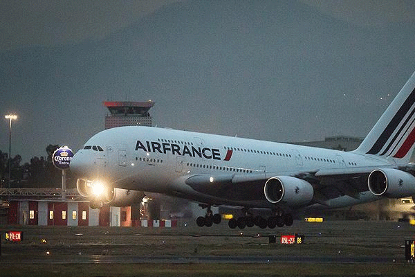 Pilotlar grevde ısrarcı