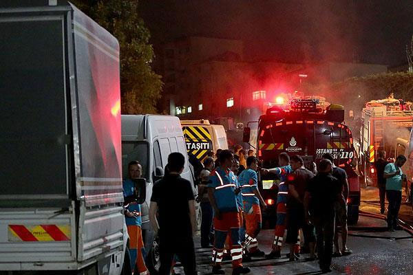 Eyüp'te 10 araç yakıldı