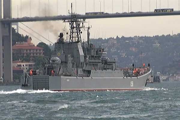 Rus gemisi İstanbul Boğazı’ndan geçti