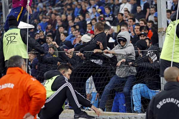 Rus taraftarlar sınır dışı edildi