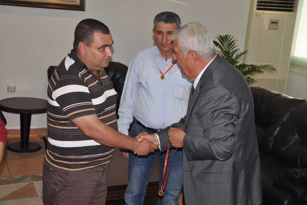 Seri katili yakalatanlara ödülleri verildi