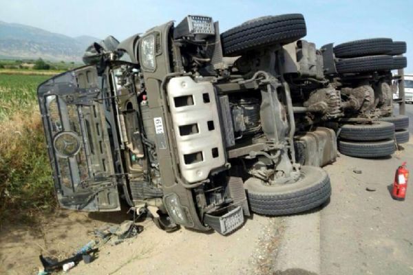 Askeri araç devrildi! Çok sayıda yaralı var