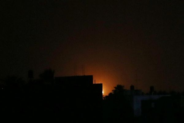 Gazze-İsrail sınırındaki gece gösterilerinde 2 Filistinli yaralandı