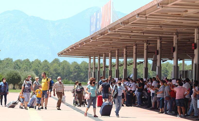 Antalya'ya hafta sonunda 72 bin turist geldi