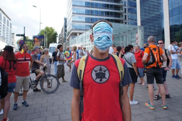 Belçika'da hükümete Kovid-19 protestosu: 'Maskeye hayır'