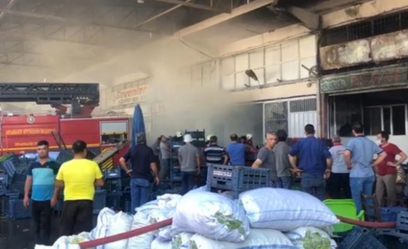 Diyarbakır'da meyve-sebze halinde yangın çıktı
