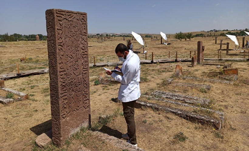 Ahlat Selçuklu Mezarlığı'na 'tarihi dokunuş'