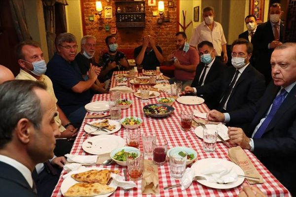 Cumhurbaşkanı Erdoğan, Üsküdar'daki bir restoranda yemek yedi