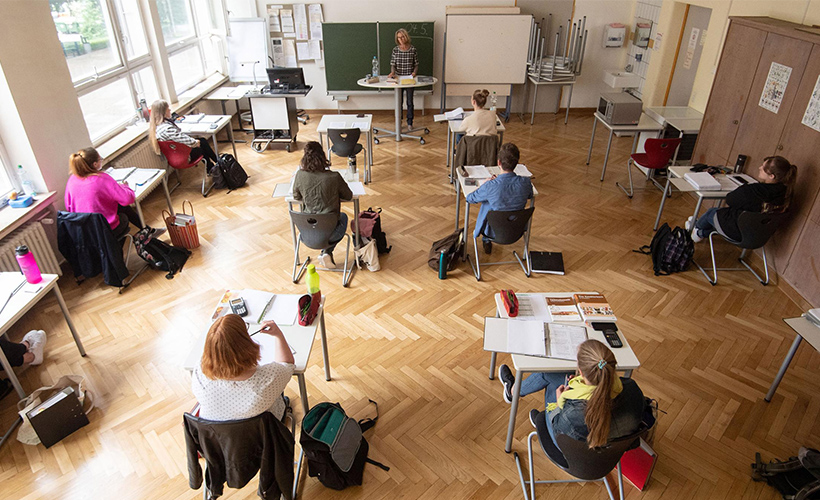 Berlin'de açılan okullarda yeniden korona vakaları görüldü