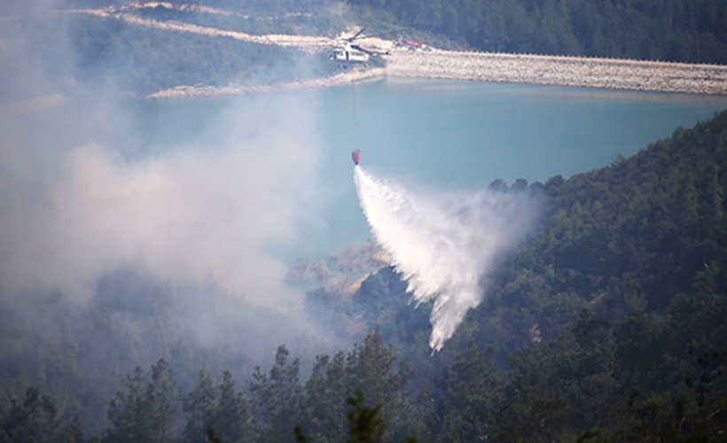 Adana'daki orman yangınına havadan müdahale tekrar başladı