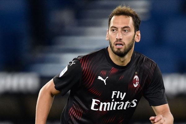 Hakan Çalhanoğlu, İtalya'da temmuz ayının en iyi oyuncusu seçildi