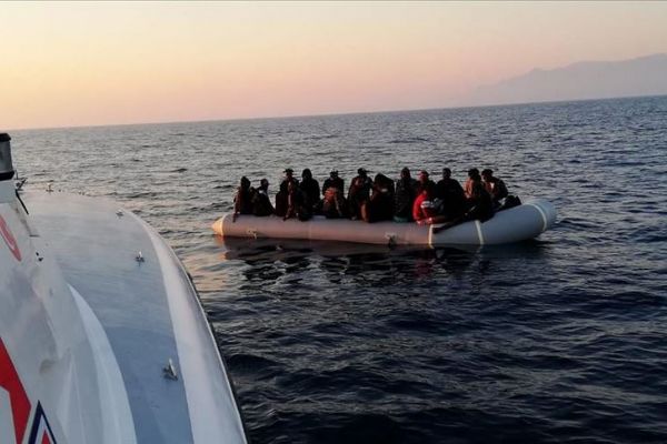 İzmir'de Türk kara sularına geri itilen 68 sığınmacı kurtarıldı