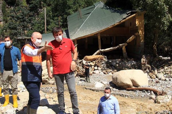 Karaismailoğlu, Giresun'daki sel bölgesinde