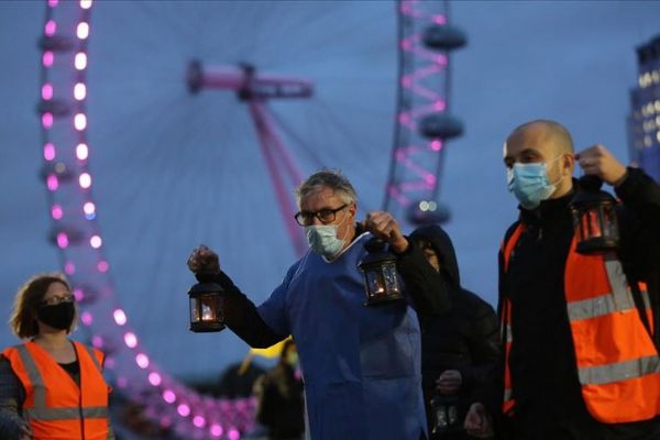 İngiltere'de Kovid-19 salgınında son 77 günün en yüksek vaka sayısı açıklandı