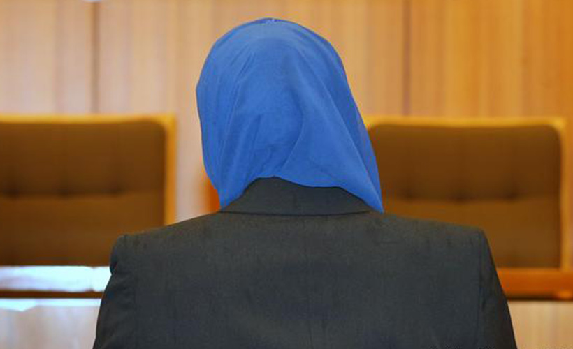 Almanya'da başörtülü öğretmenin hukuk zaferi