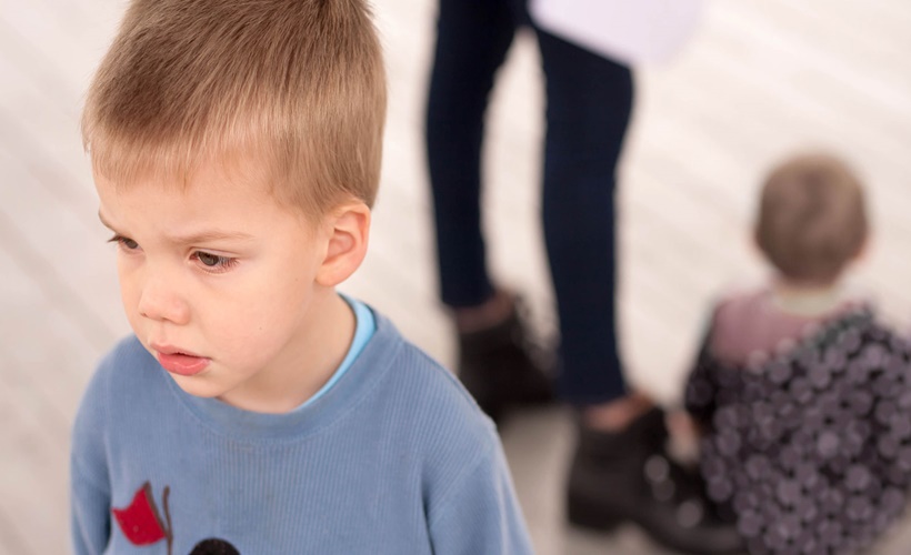 Çocuklar kardeşleriyle gelişiyor