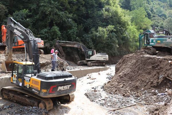 AFAD: Giresun'da kapanan 113 köy yolu ulaşıma açıldı