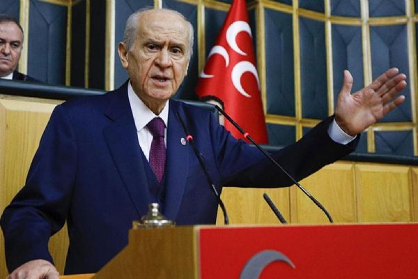 Bahçeli: Yunanistan ateşle oynuyor