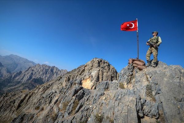 Ağrı'da PKK'lı teröristlerle çıkan çatışmada 2 asker şehit oldu