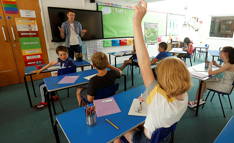 İngiltere'de okullar yeniden açıldı