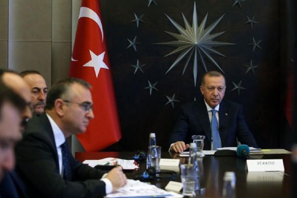 Cumhurbaşkanı Erdoğan, AK Parti'ye yeni katılan belediye başkanları ile görüştü
