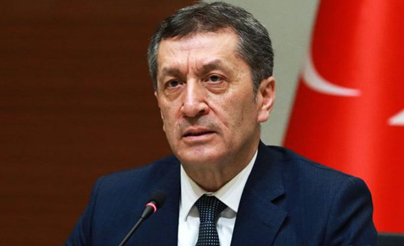 Uzaktan eğitimde olan öğrencilerin okul formalarına Bakan’dan gülümseten sözler