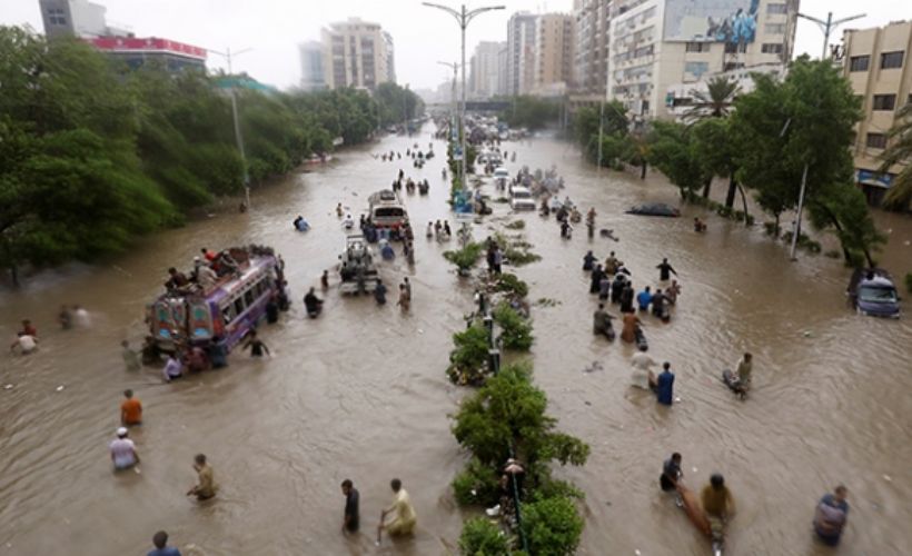 Pakistan'da aşırı yağışlar sebebiyle gerçekleşen sel ve toprak kaymaları 24 can aldı