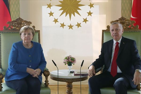 Erdoğan ile  Merkel video konferansla görüştü
