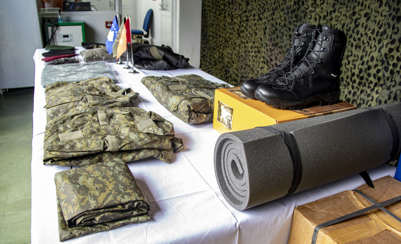 Türkiye'den Kosova ordusuna teçhizat desteği