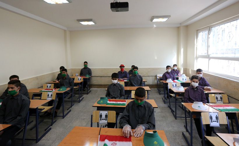İran'da okullar 7 aylık aradan sonra yeniden açıldı