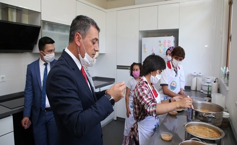 Gölbaşı'nda öğrenciler aşure ile kaynaştı