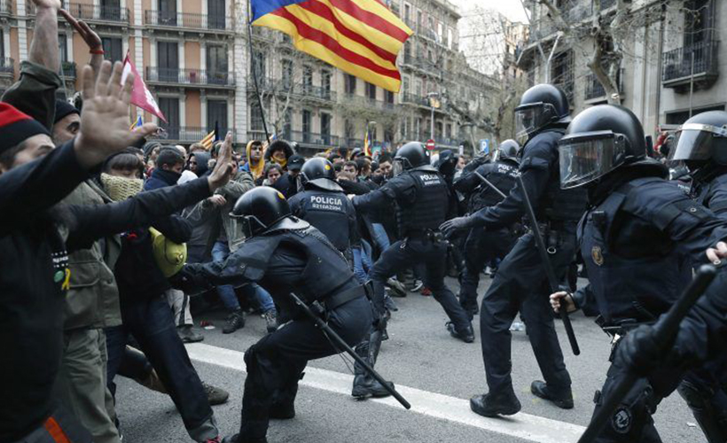 Almanya'da polisle, göstericiler arasında arbede