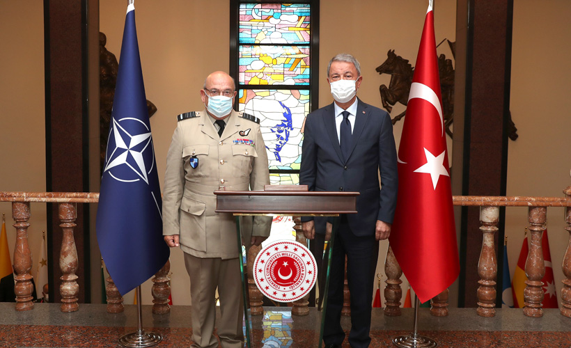 Bakan Akar ile NATO Askeri Komite Başkanı Peach’den Doğu Akdeniz görüşmesi