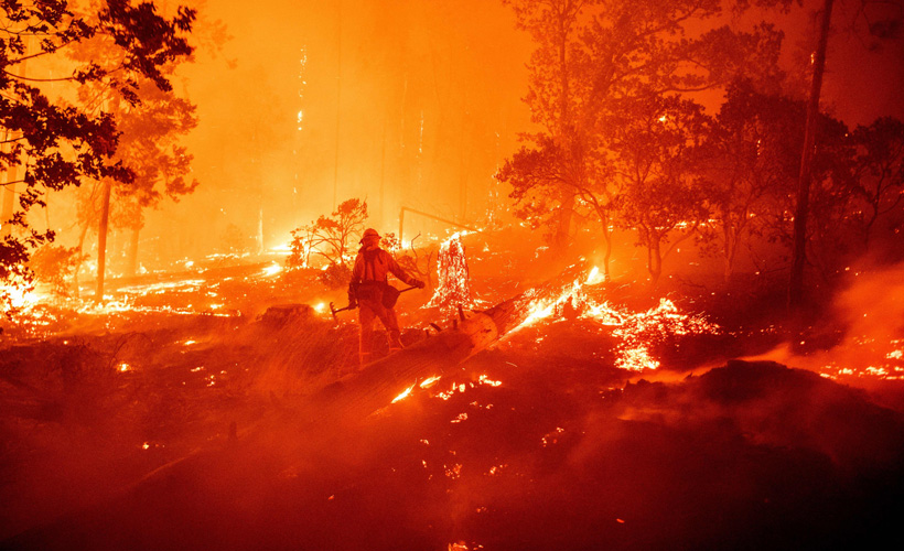 California yanıyor: 800 bin hektardan fazla alan küle döndü