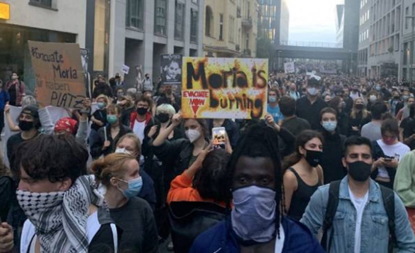 Almanya’da göstericiler sığınmacıların ülkeye getirilmesini istedi