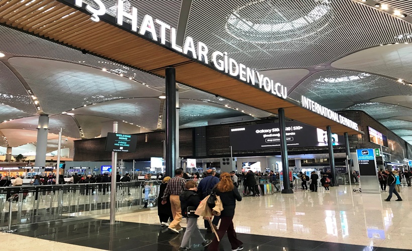 Yaz ayları İstanbul havalimanlarını 'uçurdu'