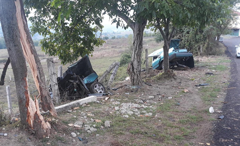 Zonguldak'ta otomobil ikiye bölündü: Sürücü sağ kurtuldu