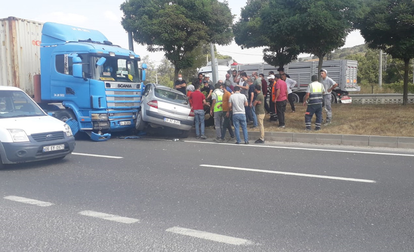 Bilecik'te tır ile otomobil çarpıştı: Yaralılar var