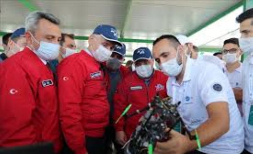 Bakanlar Karaismailoğlu ve Varank TÜRKSAT Model Uydu Yarışması'na katıldı