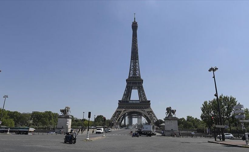 Eyfel Kulesi bomba ihbarının ardından tahliye edildi
