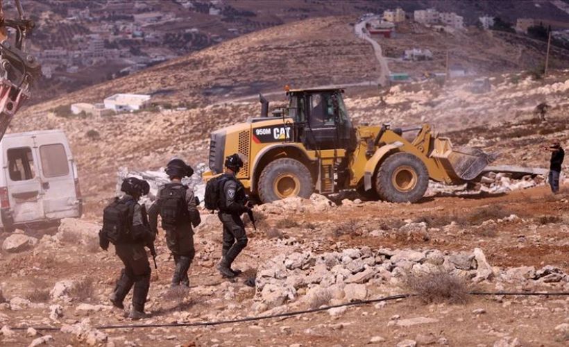 İsrail askerleri Batı Şeria’da Filistinlilere ait yapıları yıktı