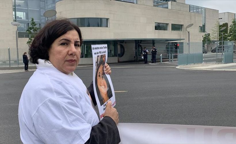 Almanya'da terör örgütü PKK tarafından kızı kaçırılan annenin eylemi sürüyor
